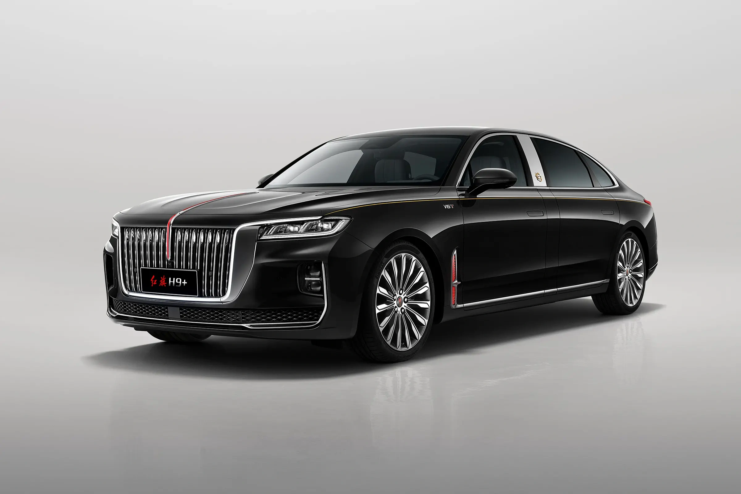 Hongqi H9 degalų transporto priemonė suteikia vairuotojams puikią vairavimo patirtį